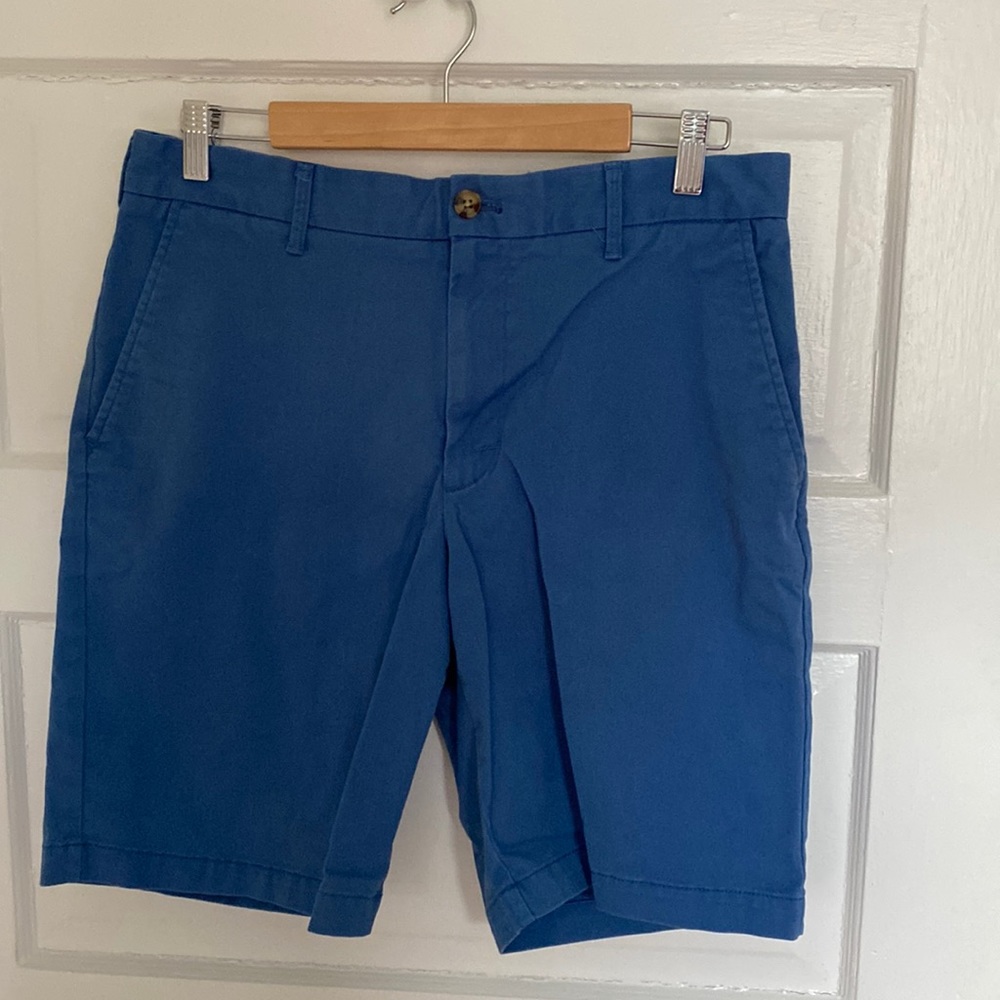 Izod Saltwater Stretch shorts - 32 waist, 9.5 inseam
